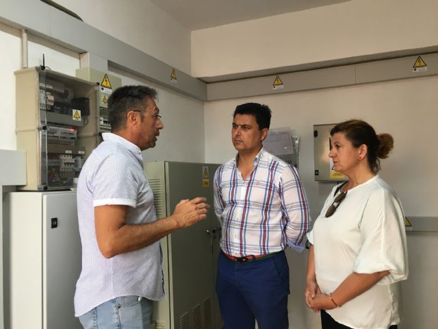 El alcalde y la concejala de Servicios Públicos revisan el correcto estado y funcionamiento del sistema de estaciones de bombeo en La Manga - 2, Foto 2