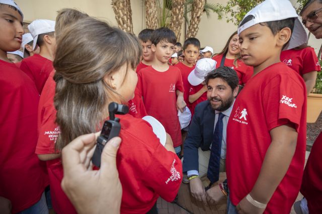 López Miras recibe a los niños y profesionales participantes en las ´XXX Jornadas de Formación en Hemofilia´, Foto 2