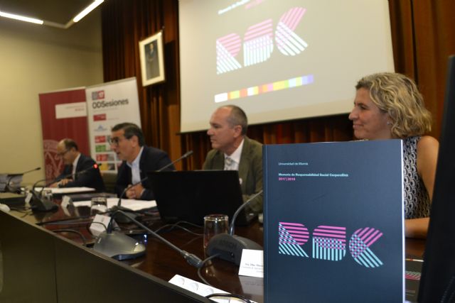 La Universidad de Murcia presenta su Memoria de Responsabilidad Social Corporativa 2017/2018 para rendir cuentas a la sociedad - 1, Foto 1