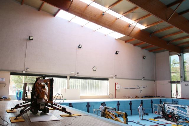 Comienzan las obras de sustitucin de la cubierta de la piscina climatizada, Foto 3