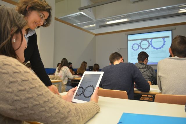 Profesores de la UPCT ayudarán a estudiantes de Bachillerato a estudiar Economía para la EBAU - 1, Foto 1