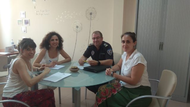 La Concejalía de Servicios Sociales e Inmigración establece líneas de coordinación con la Policía Local - 1, Foto 1