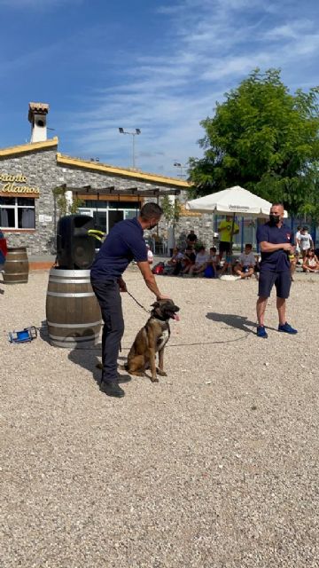 La Unidad Canina de la Policía Local de Lorca muestra su trabajo a más de 200 niños de la Escuela de Verano del Club Deportivo 'Los Álamos' - 2, Foto 2