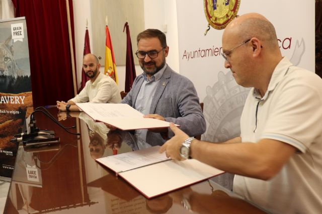 El Ayuntamiento de Lorca y ALINATUR PETFOOD renueva el convenio de colaboración para la proporción de pienso para el 'Protocolo municipal de control de colonias felinas' - 2, Foto 2