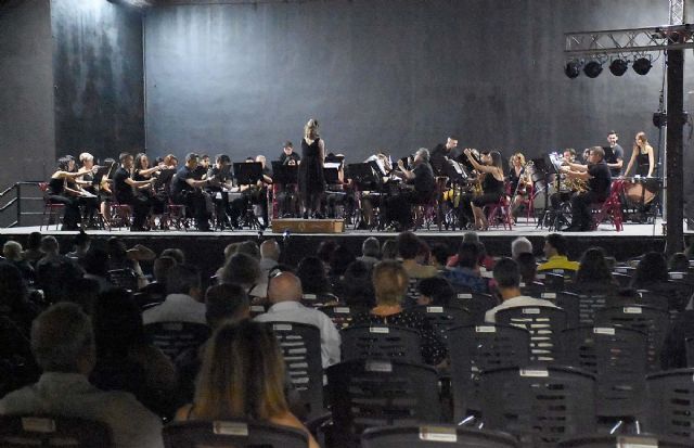 La Banda de Música de Calasparra deleita a los asistentes al Cine Rosales con un extraordinario ‘Concierto de Éxitos del Pop’ - 2, Foto 2