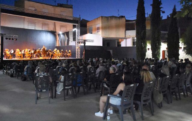 La Banda de Música de Calasparra deleita a los asistentes al Cine Rosales con un extraordinario ‘Concierto de Éxitos del Pop’ - 4, Foto 4