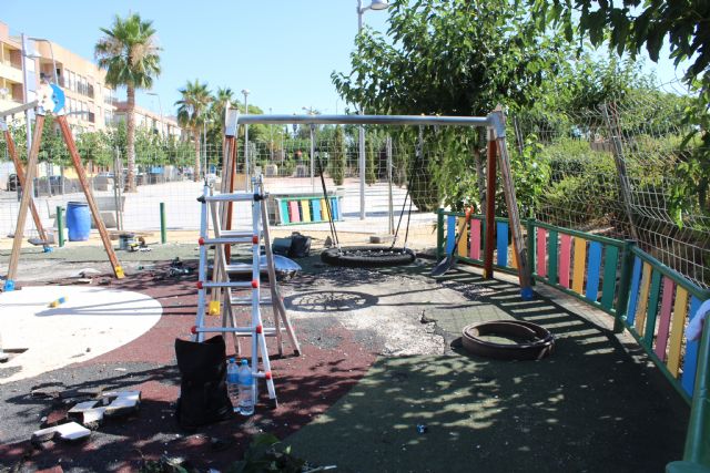 Comienzan las obras de mejora en las zonas infantiles de juego del parque Reina Sofía de Puerto Lumbreras - 1, Foto 1