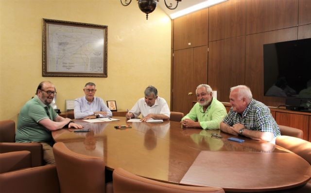 El presidente de la CHS mantiene una reunión de trabajo con la Comunidad de Regantes Totana, Foto 1