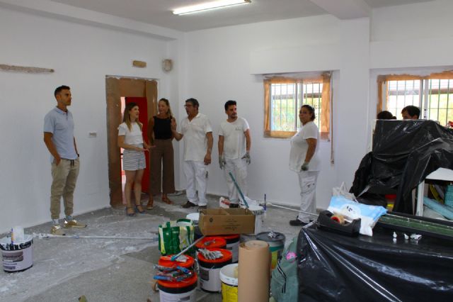 Alumnos del Programa Experiencial Omega de Empleo pintan las aulas del Colegio Juan González - 3, Foto 3