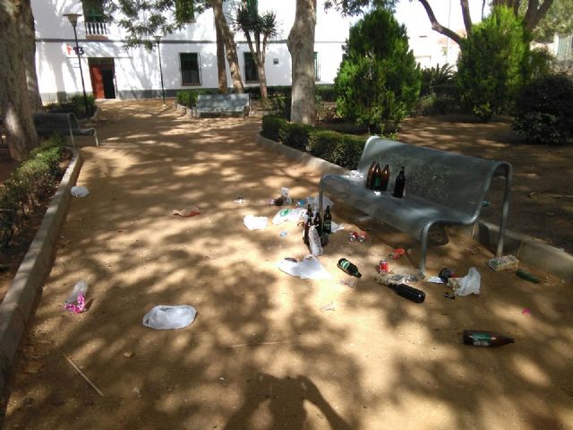 El PSOE denuncia la situación de espectáculo indecente y vergonzante que ofrece el entorno del Campus Universitario - 1, Foto 1