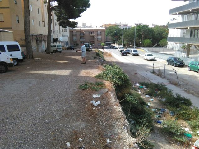 El PSOE denuncia la situación de espectáculo indecente y vergonzante que ofrece el entorno del Campus Universitario - 3, Foto 3