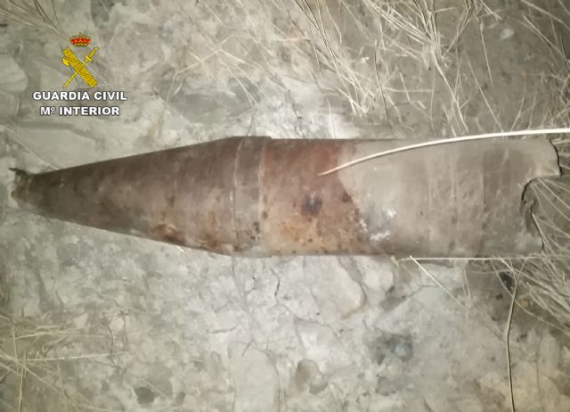 La Guardia Civil desactiva un antiguo proyectil de artillería en Lorca - 3, Foto 3