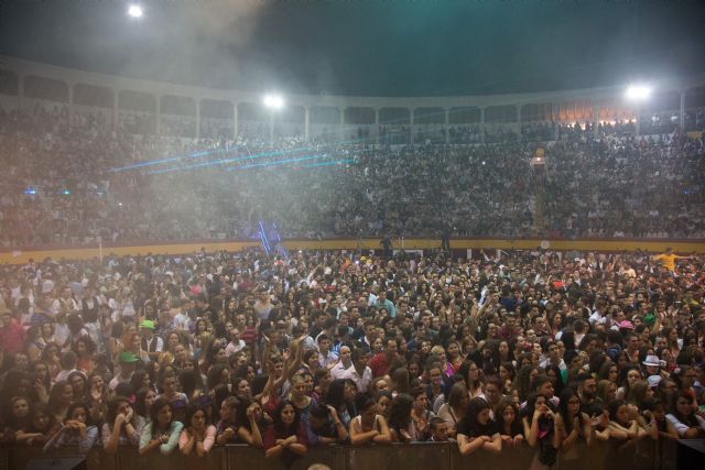 Danny Romero, Xriz, Calum, Modestia Aparte y Chimo Bayo, en  el cartel del Festibando 2016 - 1, Foto 1