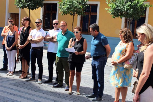 Alcantarilla tampoco tuvo miedo a concentrarse hoy y mostrar su repulsa y condena por el atentado terrorista de ayer en Barcelona y el intento fallido de Cambrils - 2, Foto 2
