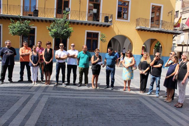 Alcantarilla tampoco tuvo miedo a concentrarse hoy y mostrar su repulsa y condena por el atentado terrorista de ayer en Barcelona y el intento fallido de Cambrils - 3, Foto 3