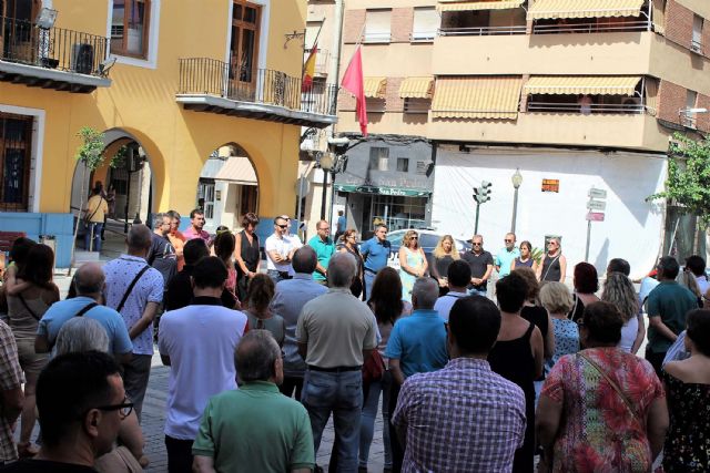 Alcantarilla tampoco tuvo miedo a concentrarse hoy y mostrar su repulsa y condena por el atentado terrorista de ayer en Barcelona y el intento fallido de Cambrils - 4, Foto 4