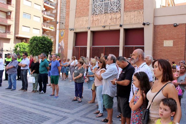 Alcantarilla tampoco tuvo miedo a concentrarse hoy y mostrar su repulsa y condena por el atentado terrorista de ayer en Barcelona y el intento fallido de Cambrils - 5, Foto 5