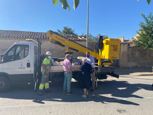 Las instalaciones de nuevas luminarias de bajo consumo mejoran la visibilidad y la seguridad en los accesos a las pedanías - 1, Foto 1