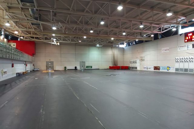 La CARM higieniza el Pabellón de Deportes de Cabezo Beaza tras la marcha de los últimos migrantes - 1, Foto 1