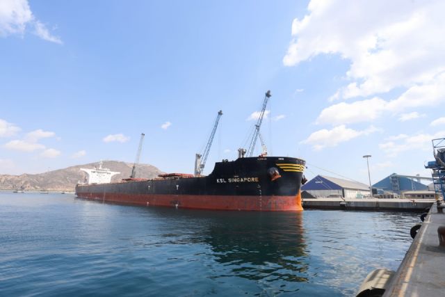 El granelero más grande de cuantos se han visto en el puerto atraca en la dársena de Escombreras con 120.000 toneladas de carbón - 4, Foto 4