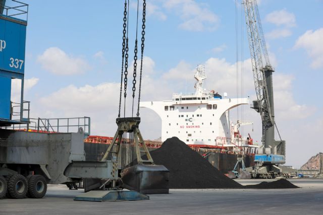 El granelero más grande de cuantos se han visto en el puerto atraca en la dársena de Escombreras con 120.000 toneladas de carbón - 5, Foto 5