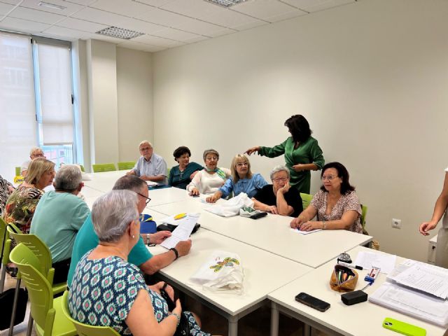 Más de 200 mayores del municipio se benefician de las actividades artísticas organizadas por la Concejalía del Mayor de la mano del programa 'Cercanos' - 2, Foto 2