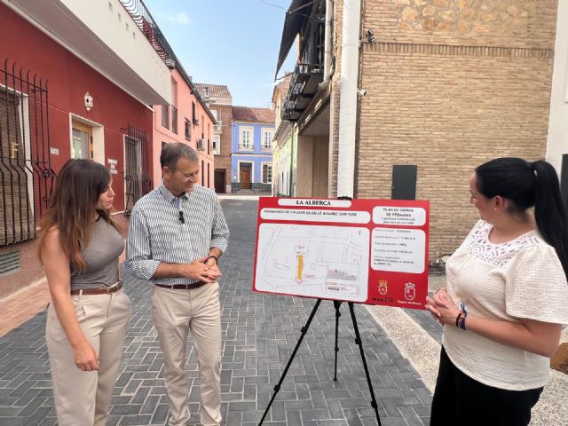 Vecinos de La Alberca cuentan con una nueva acera adoquinada en la calle Álvarez Quintero mejorando accesibilidad y seguridad - 1, Foto 1
