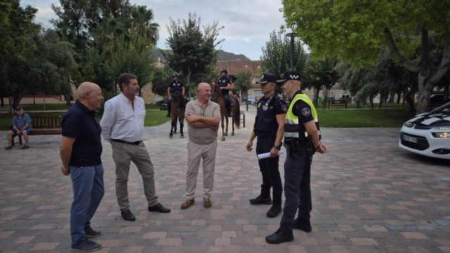 El Ayuntamiento de Murcia blinda los parques y jardines de pedanías con patrullas policiales a pie, en coche y a caballo - 2, Foto 2