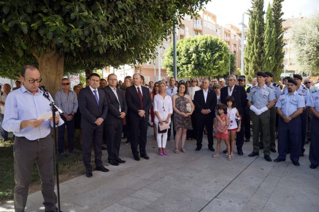 Alcantarilla tributa un sentido homenaje al Cabo Salvador Candel Soto, único militar nacido en nuestra población fallecido en accidente paracaidista - 4, Foto 4