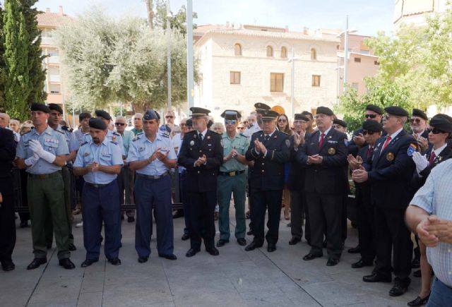 Alcantarilla tributa un sentido homenaje al Cabo Salvador Candel Soto, único militar nacido en nuestra población fallecido en accidente paracaidista - 5, Foto 5