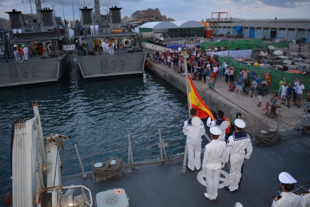 Escala en el puerto de Águilas de los cazaminas Segura, Sella, Tambre y Turia, pertenecientes a la Fuerza de Medidas Contraminas de la Armada - 2, Foto 2