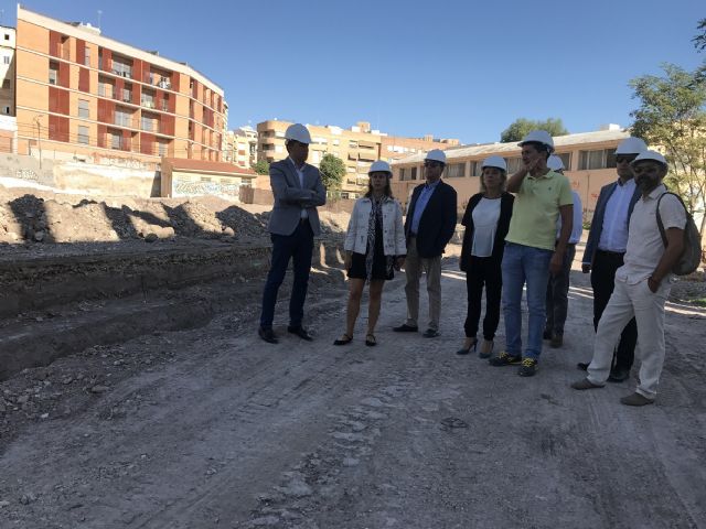 Las obras de las zonas deportivas de los institutos Ros Giner e Ibáñez Martín de Lorca avanzan según lo previsto - 1, Foto 1
