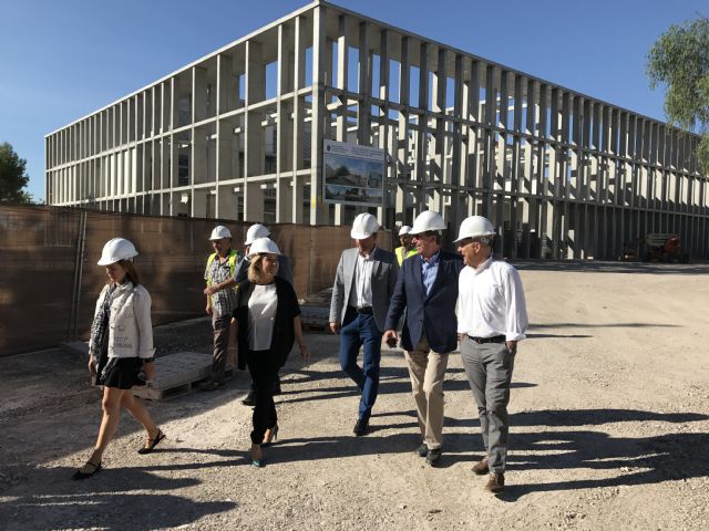 Las obras de las zonas deportivas de los institutos Ros Giner e Ibáñez Martín de Lorca avanzan según lo previsto - 2, Foto 2