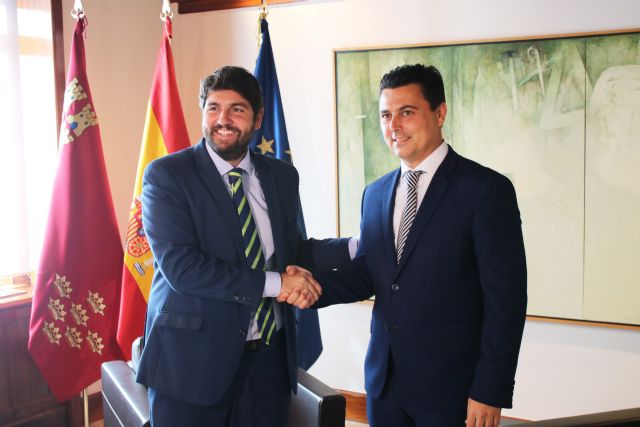 El presidente Fernando López Miras se reúne con el alcalde de San Javier - 1, Foto 1