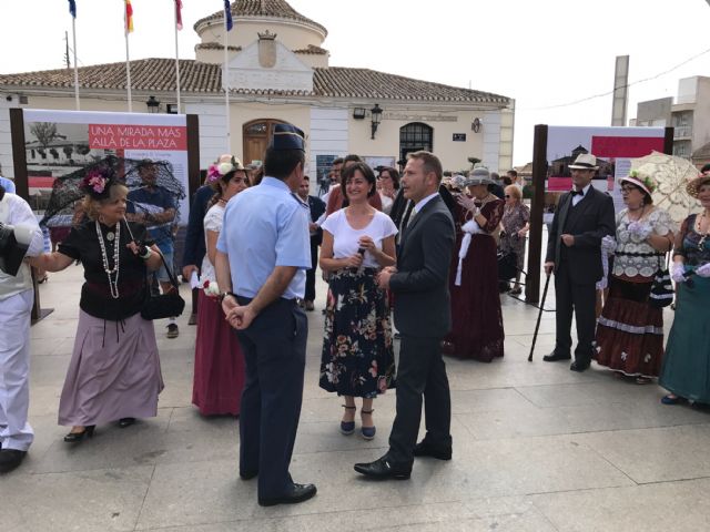 Vistiendo de modernismo nuestra plaza - 4, Foto 4