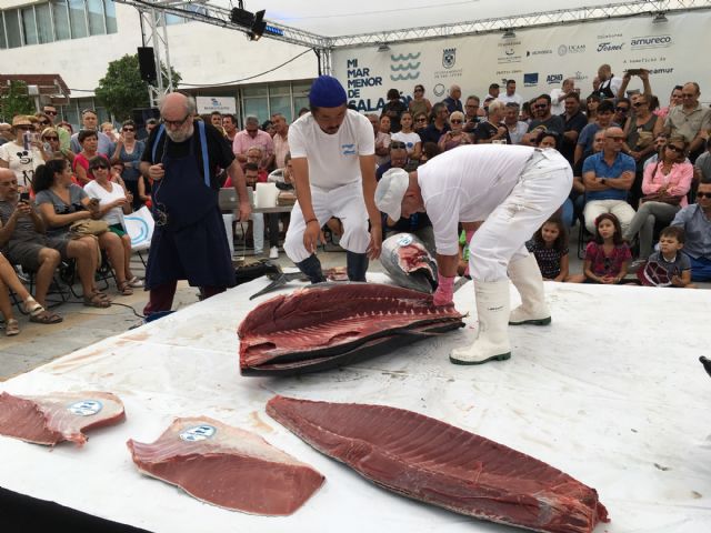 Éxito de público en MiMarMenor de Salazón que se despidió ayer con una gran moraga de sardinas en la plaza de España - 2, Foto 2