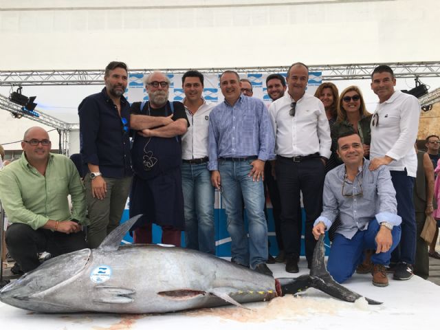 Éxito de público en MiMarMenor de Salazón que se despidió ayer con una gran moraga de sardinas en la plaza de España - 3, Foto 3