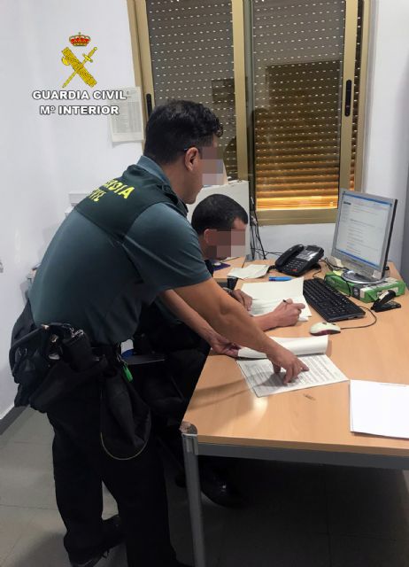 La Guardia Civil detiene a un vecino de Mula dedicado a estafar a través de Internet - 3, Foto 3
