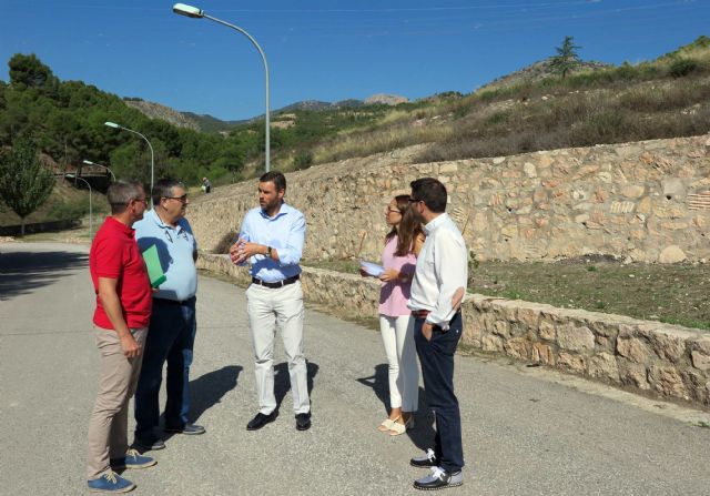 El Ayuntamiento de Caravaca pone en marcha trabajos de desbroce y regeneración en zonas verdes, caminos rurales, barrancos y márgenes de carreteras - 1, Foto 1