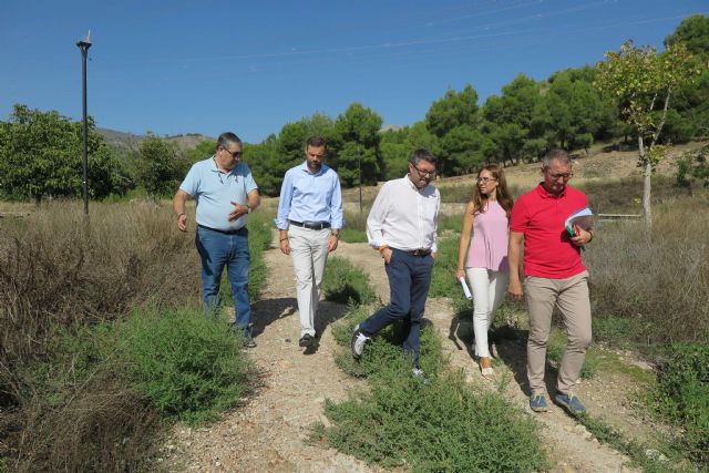 El Ayuntamiento de Caravaca pone en marcha trabajos de desbroce y regeneración en zonas verdes, caminos rurales, barrancos y márgenes de carreteras - 4, Foto 4