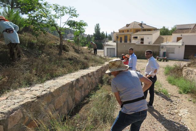 El Ayuntamiento de Caravaca pone en marcha trabajos de desbroce y regeneración en zonas verdes, caminos rurales, barrancos y márgenes de carreteras - 5, Foto 5