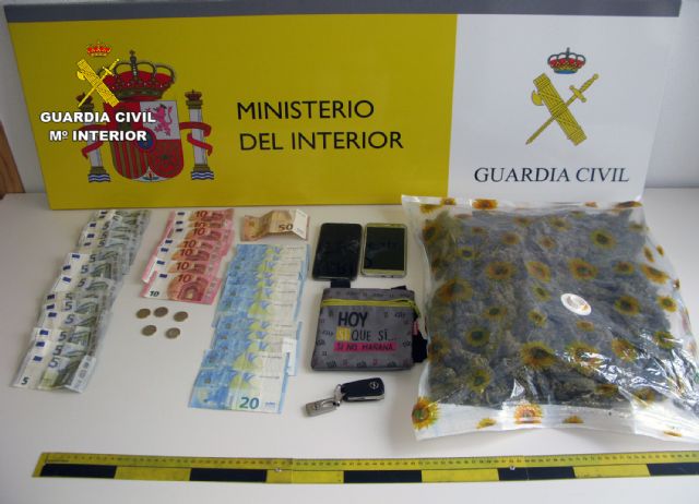 La Guardia Civil detiene a tres jóvenes sorprendidos con más de medio kilo de marihuana en Totana, Foto 3