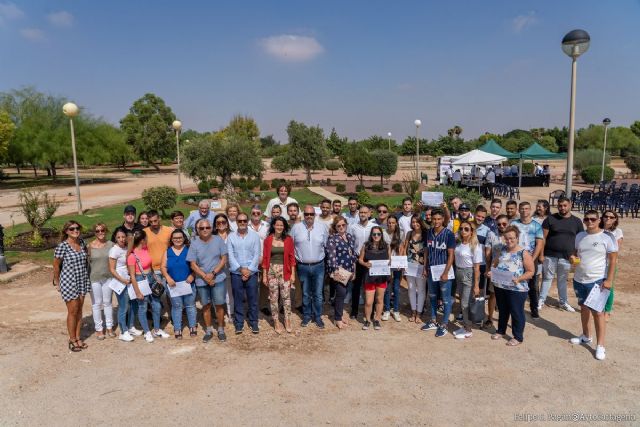 Cuarenta jóvenes reciben el título de Albañilería y Jardinería tras acondicionar el parque de los Exploradores - 1, Foto 1