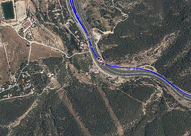 Accidente de tráfico con atrapados en la bajada del Puerto de la Cadena - 1, Foto 1