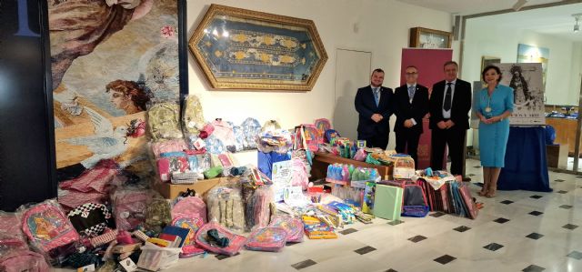 El Paso Azul recauda más de 150 kilos de material escolar en la recogida solidaria para contribuir a que los niños y niñas de Lorca tengan una “vuelta al cole” feliz - 1, Foto 1