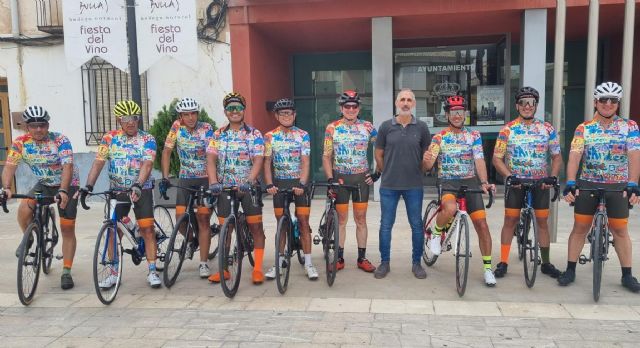 El Concejal de Deportes recibe a los ciclistas del reto Vuelta Ciclista a Murcia Solidaria contra el Cáncer Infantil - 1, Foto 1