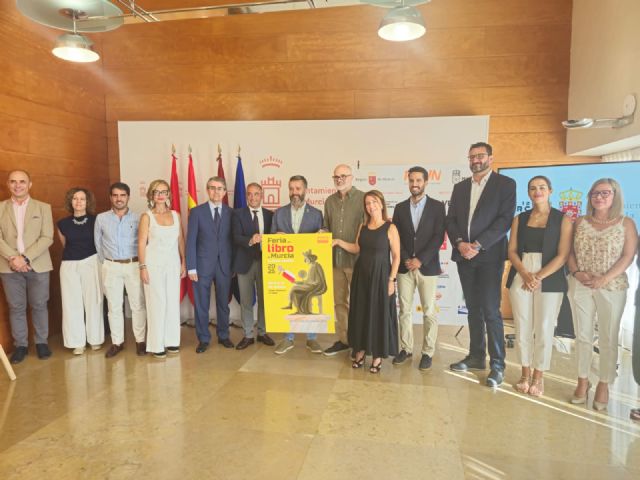 El Paseo de Alfonso X El Sabio acoge una Feria del Libro 2025 enmarcada en el 1200 aniversario de Murcia con más de 100 actividades - 2, Foto 2