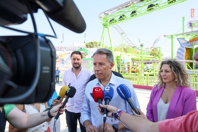 Nueve escenarios, cuarenta jaimas y toldos, dos transformadores eléctricos y una portada con 40.000 puntos de luz integran la logística de la Feria y Fiestas de septiembre - 1, Foto 1