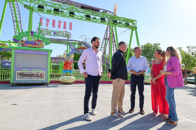 Nueve escenarios, cuarenta jaimas y toldos, dos transformadores eléctricos y una portada con 40.000 puntos de luz integran la logística de la Feria y Fiestas de septiembre - 5, Foto 5