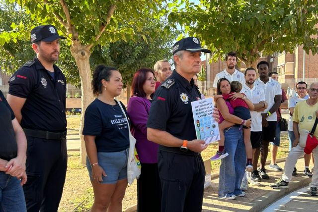 Nueva guía de pictogramas y seguridad vial para facilitar la comunicación en las calles de Cartagena - 1, Foto 1